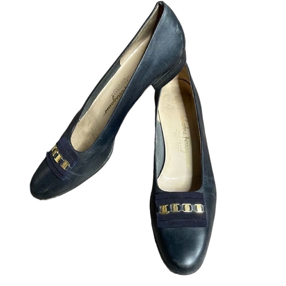 SALVATORE FERRAGAMO vintage Gold toe detail flats